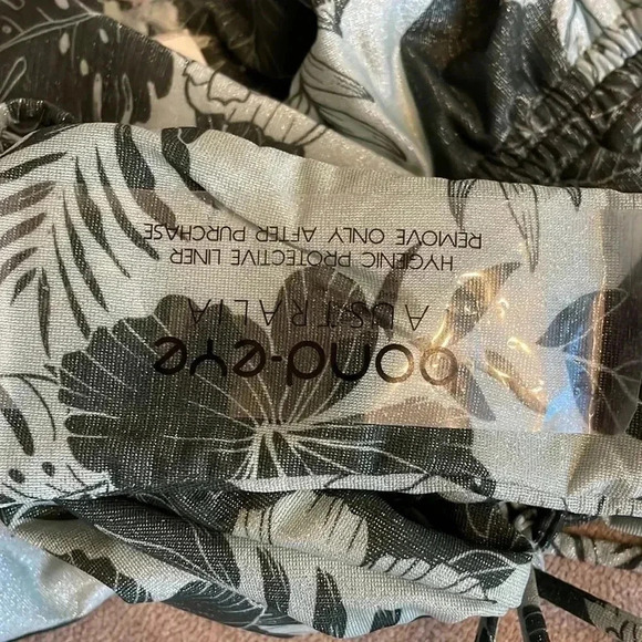 BOUND by BOND-EYE One Piece Swimsuit Green - Picture 7 of 7